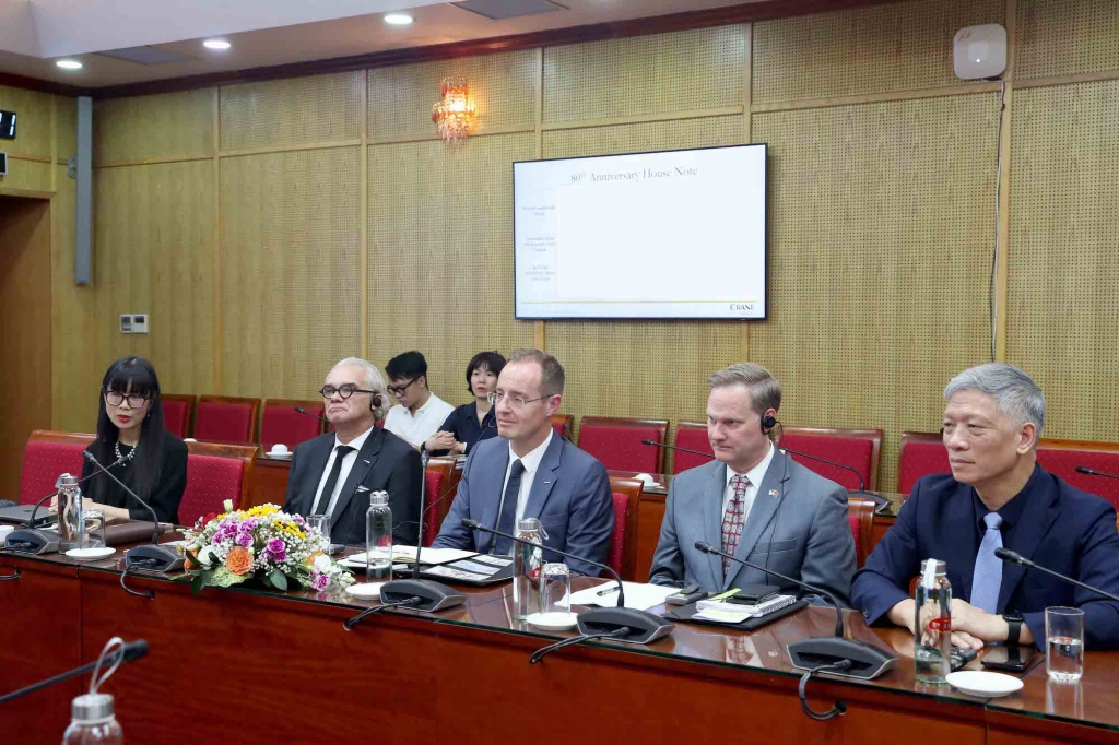 Doanh nghiệp Việt Nam và Hoa Kỳ tìm cơ hội hợp tác trong lĩnh vực giấy in tiền Doanh nghiệp Việt Nam và Hoa Kỳ tìm cơ hội hợp tác trong lĩnh vực giấy in tiền