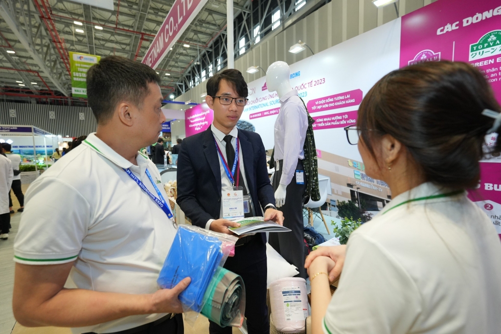 Chính thức khai mạc chuỗi sự kiện Kết nối chuỗi cung ứng hàng hóa quốc tế 2023 Chính thức khai mạc chuỗi sự kiện Kết nối chuỗi cung ứng hàng hóa quốc tế 2023