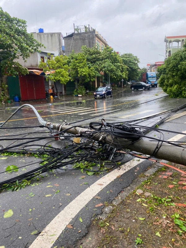 Tập trung ứng phó khắc phục thiệt hại do bão số 3 để sớm cấp điện trở lại Tập trung ứng phó khắc phục thiệt hại do bão số 3 để sớm cấp điện trở lại