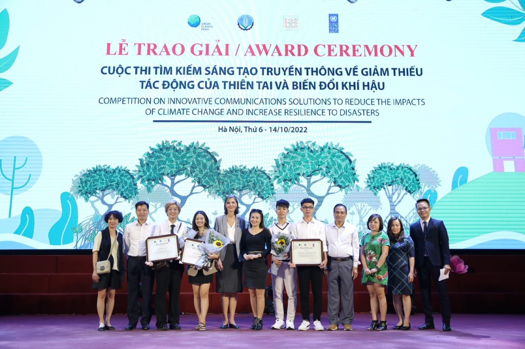 Trao giải cuộc thi truyền thông về giảm thiểu tác động thiên tai và biến đổi khí hậu
