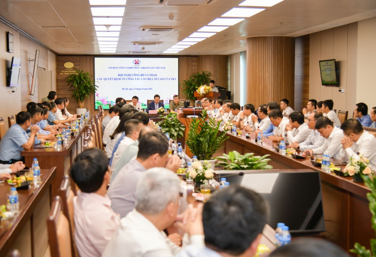 Chính thức công bố và trao quyết định bổ nhiệm tân Tổng giám đốc Tập đoàn Than và Khoáng sản Việt Nam Chính thức công bố và trao quyết định bổ nhiệm tân Tổng giám đốc Tập đoàn Than và Khoáng sản Việt Nam
