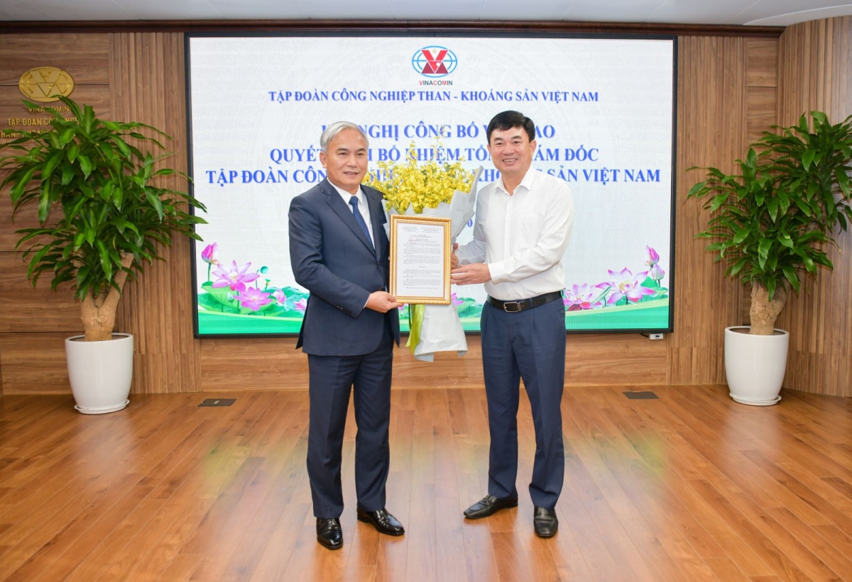Chính thức công bố và trao quyết định bổ nhiệm tân Tổng giám đốc Tập đoàn Than và Khoáng sản Việt Nam Chính thức công bố và trao quyết định bổ nhiệm tân Tổng giám đốc Tập đoàn Than và Khoáng sản Việt Nam