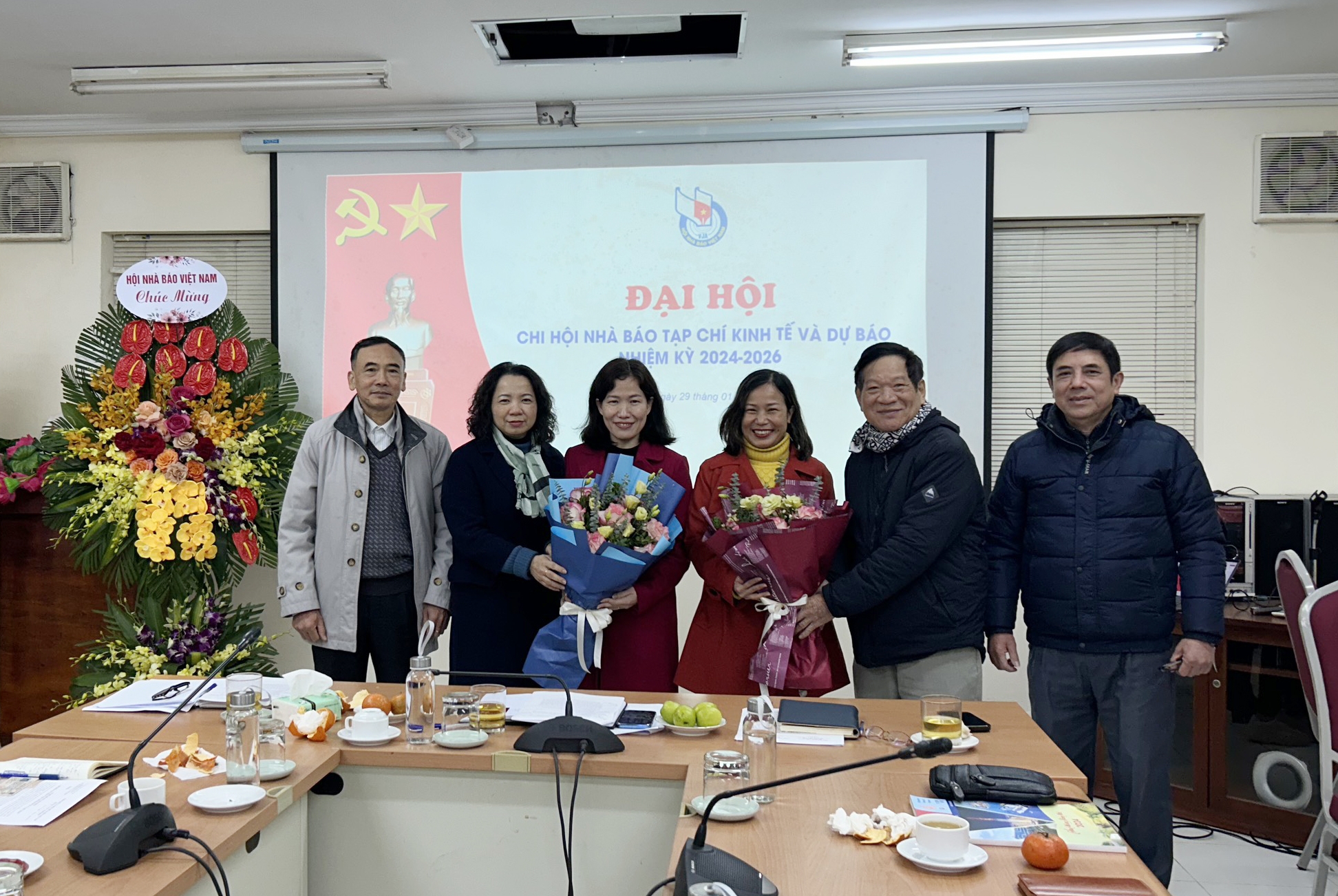 Tổ chức thành công Đại hội Chi hội Nhà báo Tạp chí Kinh tế và Dự báo nhiệm kỳ 2024-2026 Tổ chức thành công Đại hội Chi hội Nhà báo Tạp chí Kinh tế và Dự báo nhiệm kỳ 2024-2026