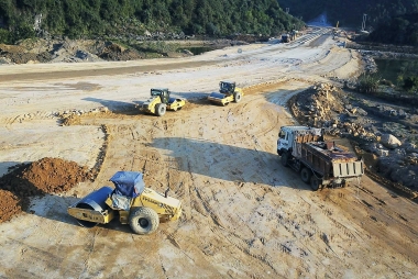 Thủ tướng Chính phủ: Không đầu tư cao tốc quy mô hạn chế 2 làn xe, gây lãng phí nguồn lực