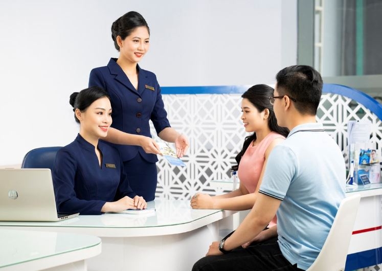 Ảnh hưởng của phong cách lãnh đạo, văn hóa tổ chức và động lực nội tại đến hành vi đổi mới sáng tạo của nhân viên ngân hàng: Vai trò điều tiết của chia sẻ tri thức