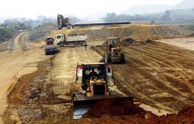 Bộ Giao thông vận tải yêu cầu xử nghiêm nhà thầu làm chậm tiến độ cao tốc Bắc – Nam phía Đông