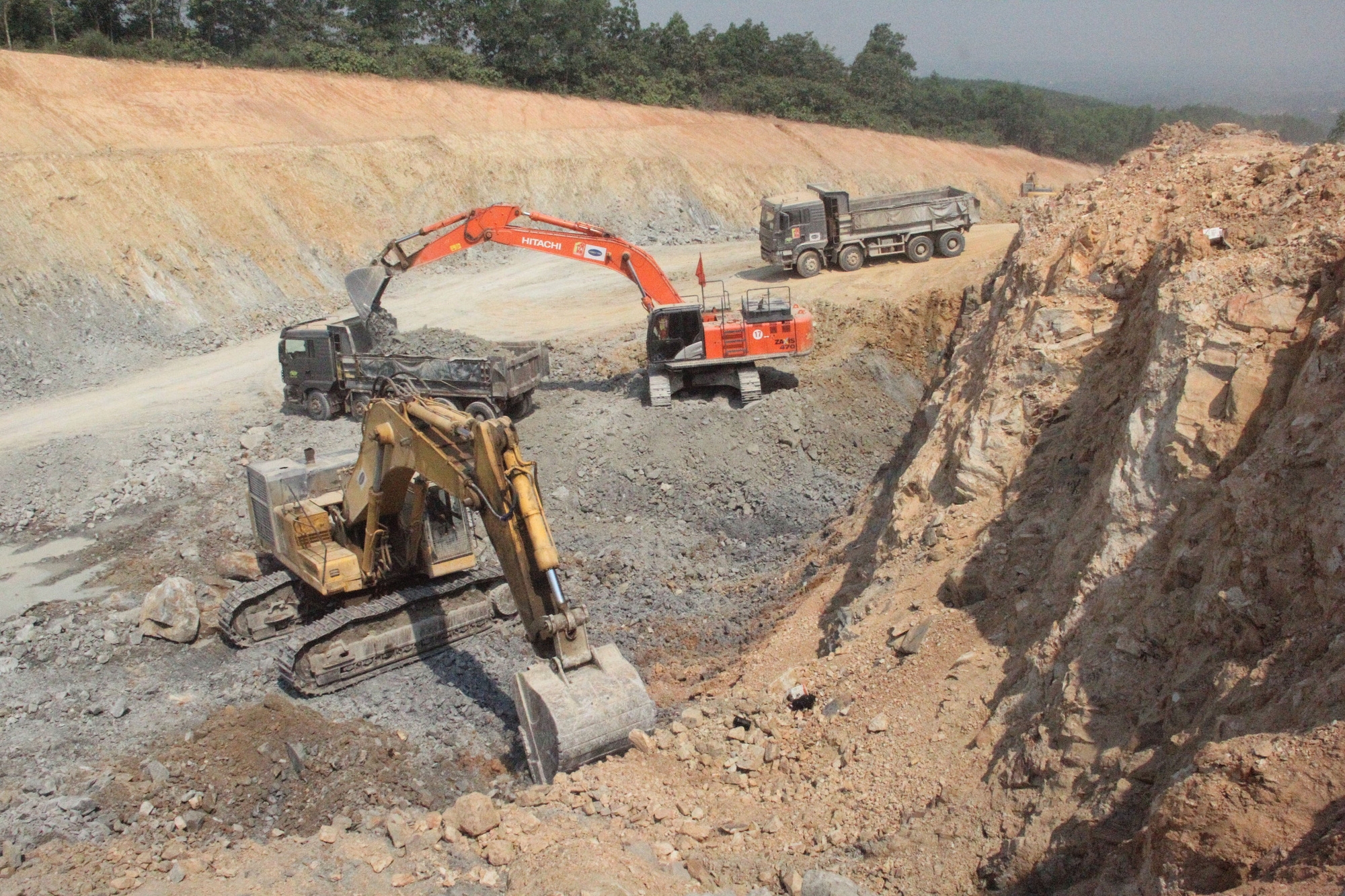 Đẩy nhanh giải phóng mặt bằng, xử lý vướng mắc về mỏ vật liệu xây dựng cao tốc Bắc - Nam phía Đông 2017-2020 Đẩy nhanh giải phóng mặt bằng, xử lý vướng mắc xây dựng cao tốc Bắc - Nam phía Đông 2017-2020