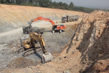 Đẩy nhanh giải phóng mặt bằng, xử lý vướng mắc xây dựng cao tốc Bắc - Nam phía Đông 2017-2020