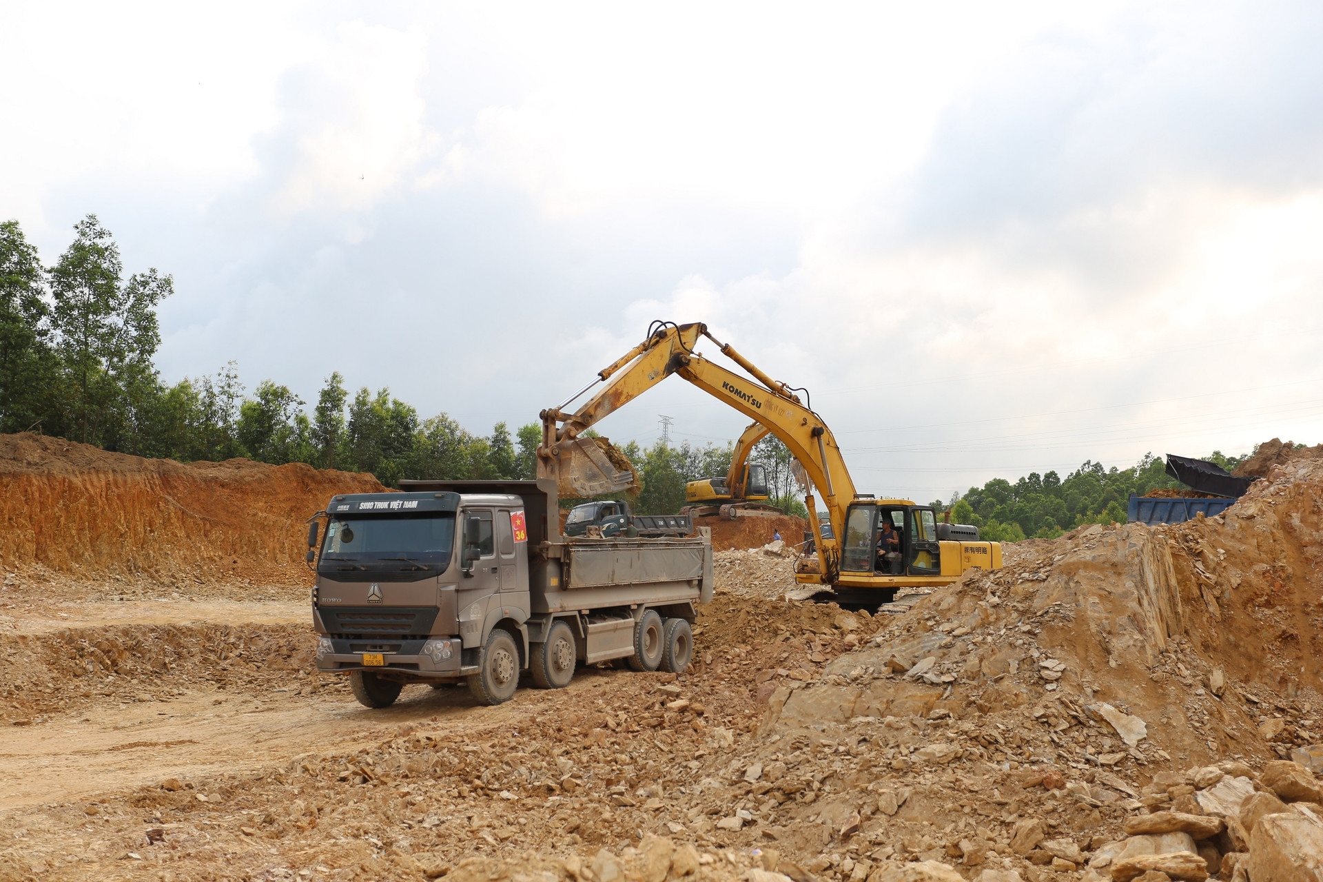 Tập trung tháo gỡ nguồn vật liệu xây dựng để đẩy nhanh tiến độ các dự án trọng điểm ngành giao thông vận tải