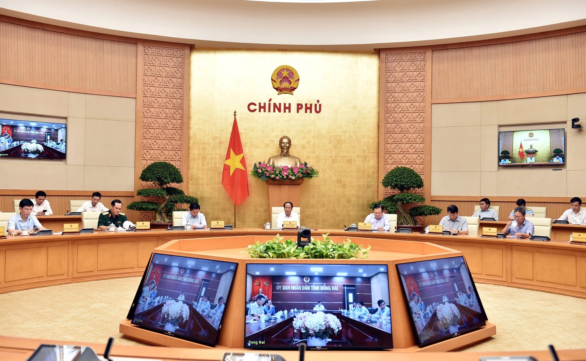 Phó Thủ tướng Lê Văn Thành: Nếu nhà thầu thiếu thì bổ sung, làm chậm thì thay ngay Phó Thủ tướng Lê Văn Thành: Nếu nhà thầu thiếu thì bổ sung, làm chậm thì thay ngay