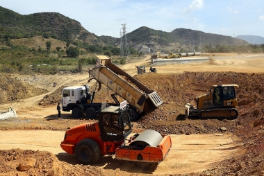 Tháo gỡ khó khăn, vướng mắc về vật liệu xây dựng cho Dự án đường bộ cao tốc Bắc - Nam phía Đông