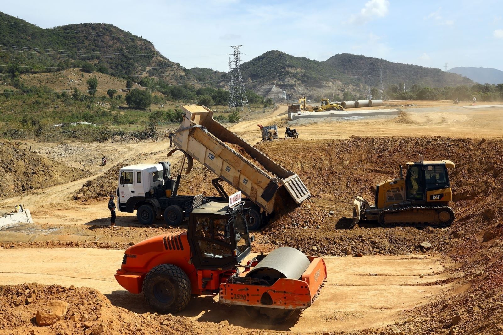 Tháo gỡ khó khăn, vướng mắc về vật liệu xây dựng cho Dự án đường bộ cao tốc Bắc - Nam phía Đông