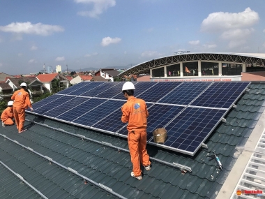 Du lịch, tiêu thụ năng lượng tái tạo, đổi mới công nghệ và phát thải CO2 tại Việt Nam