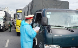Tạo thuận lợi cho phương tiện vận chuyển hàng hóa thiết yếu, xe đưa đón công nhân chưa kịp cấp mã QR