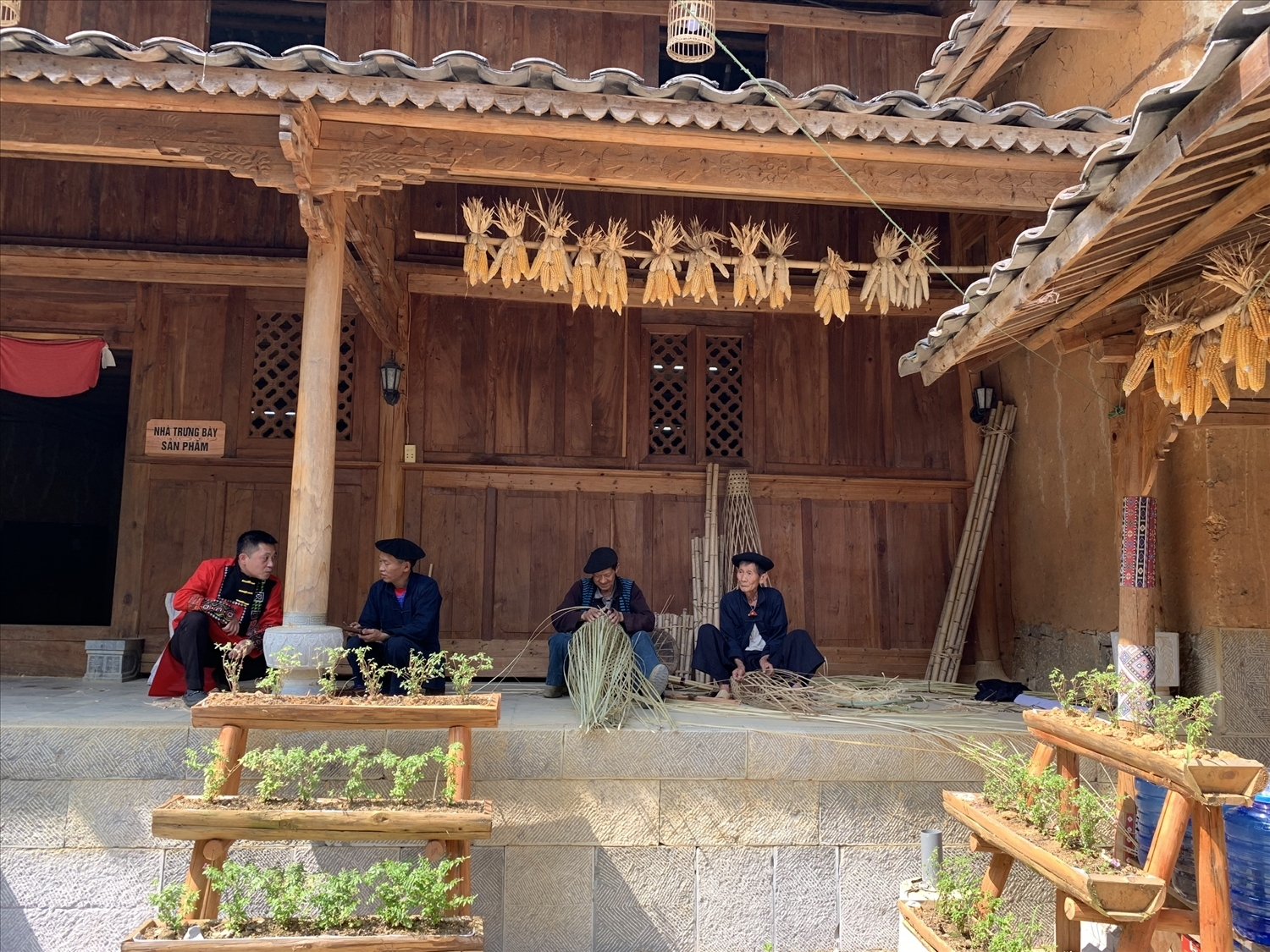 Đo lường khoảng cách chất lượng dịch vụ homestay tại Làng văn hóa H’Mông - Hà Giang(*)
