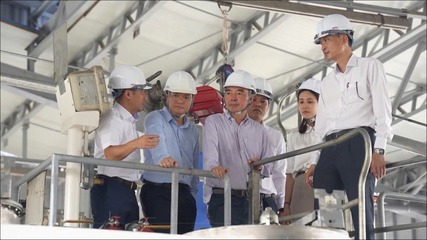 Tổ công tác Tập đoàn chỉ đạo công tác pha chế nhiên liệu B5  tại Tổng Kho Xăng dầu Đức Giang.
