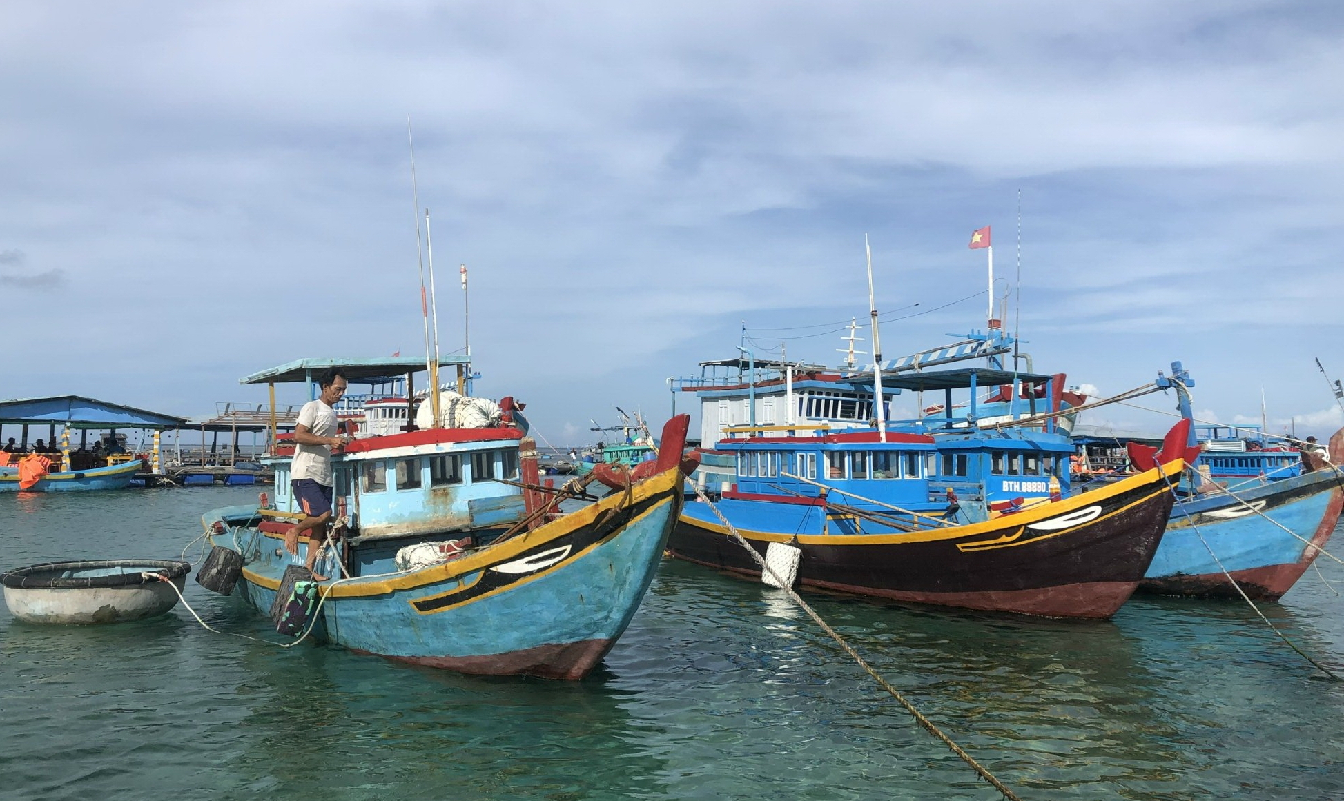 Phê duyệt Đề án Phòng, chống khai thác hải sản bất hợp pháp, không báo cáo và không theo quy định đến năm 2025 Phê duyệt Đề án Phòng, chống khai thác hải sản bất hợp pháp...