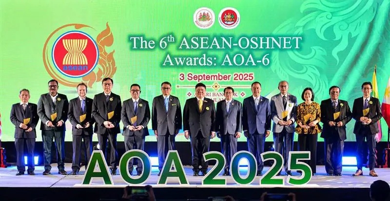 Đại diện các doanh nghiệp trong khu vực ASEAN nhận Giải thưởng Xuất sắc về An toàn, Vệ sinh lao động (ASEAN-OSHNET) năm 2025.