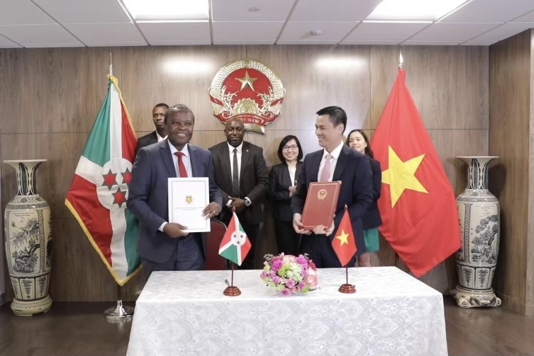Việt Nam-Burundi ký hiệp định miễn thị thực với công dân hai nước Việt Nam-Burundi ký hiệp định miễn thị thực với công dân hai nước