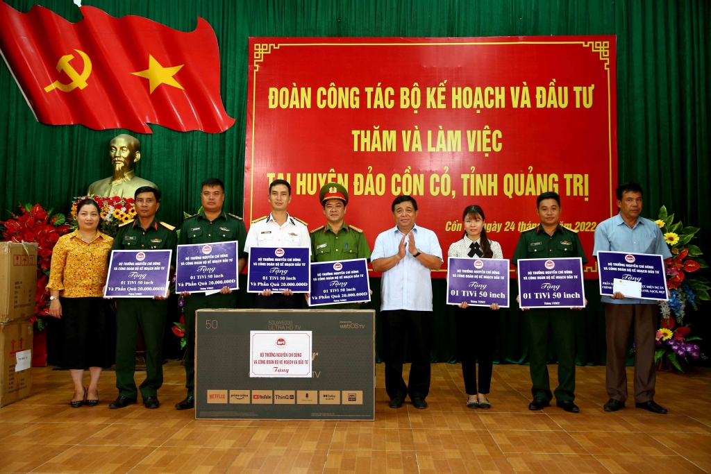 Hành trình về Quảng Trị tri ân các anh hùng, liệt sỹ Hành trình về Quảng Trị tri ân các anh hùng, liệt sỹ