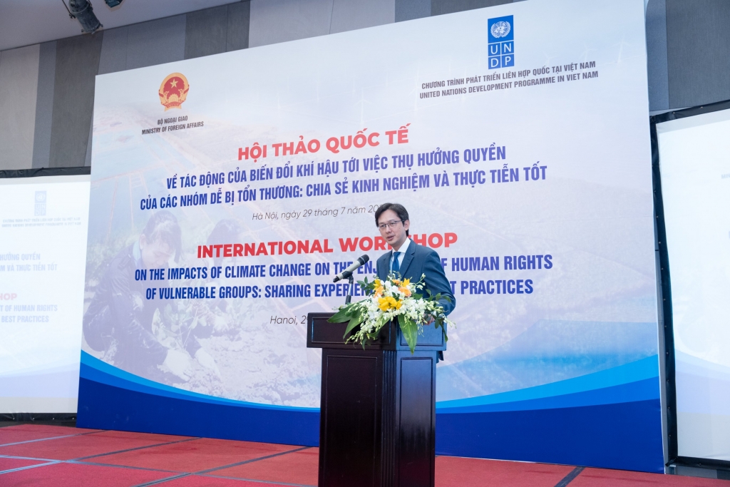 Bảo đảm nhân quyền trong bối cảnh biến đổi khí hậu Bảo đảm nhân quyền trong bối cảnh biến đổi khí hậu