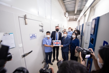 Anh bàn giao 415.000 liều vaccine cho Việt Nam