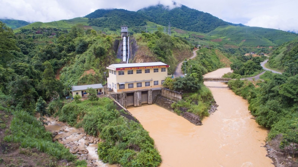 Xây dựng mô hình tổ chức liên kết trong quản lý hồ đập và rừng đầu nguồn nhằm phát triển bền vững các công trình thủy điện nhỏ trên địa bàn tỉnh Sơn La Xây dựng mô hình tổ chức liên kết trong quản lý hồ đập và rừng đầu nguồn nhằm phát triển bền vững các công trình thủy điện nhỏ trên địa bàn tỉnh Sơn La