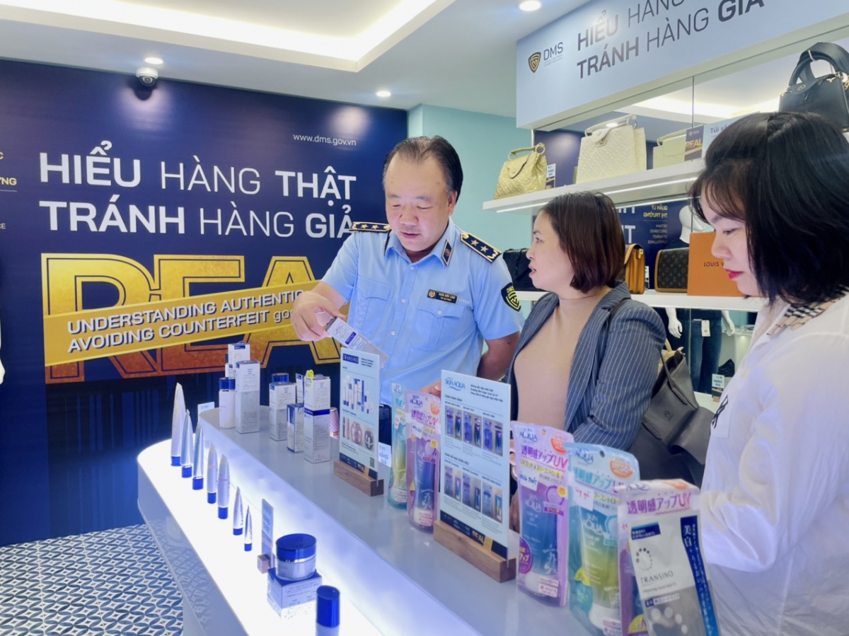 Đẩy mạnh các biện pháp ngăn chặn tình trạng hàng giả tại Việt Nam