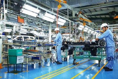 Sản xuất công nghiệp tiếp tục khởi sắc