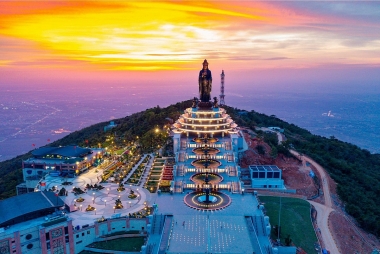 Phát triển du lịch tâm linh tại Tây Ninh: Thực trạng và giải pháp bền vững