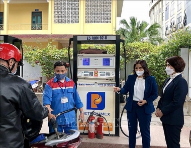 Phó Thủ tướng yêu cầu xử lý nghiêm các hành vi gian lận, đầu cơ xăng dầu