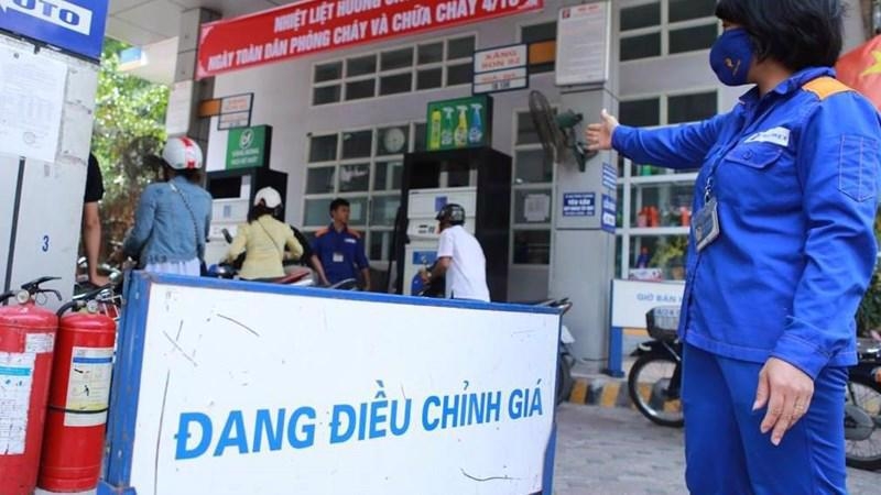 Xăng, dầu tăng giá mạnh từ 15h chiều nay Xăng, dầu tăng giá mạnh từ 15h chiều nay