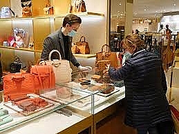 Đồng nội tệ mất giá mạnh, Pakistan cấm nhập khẩu hàng xa xỉ và không thiết yếu