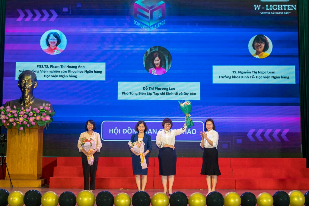 “Bùng nổ” đêm chung kết cuộc thi Economics Challenge 2022 “Bùng nổ” đêm chung kết cuộc thi Economics Challenge 2022