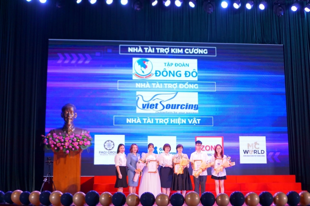 “Bùng nổ” đêm chung kết cuộc thi Economics Challenge 2022 “Bùng nổ” đêm chung kết cuộc thi Economics Challenge 2022