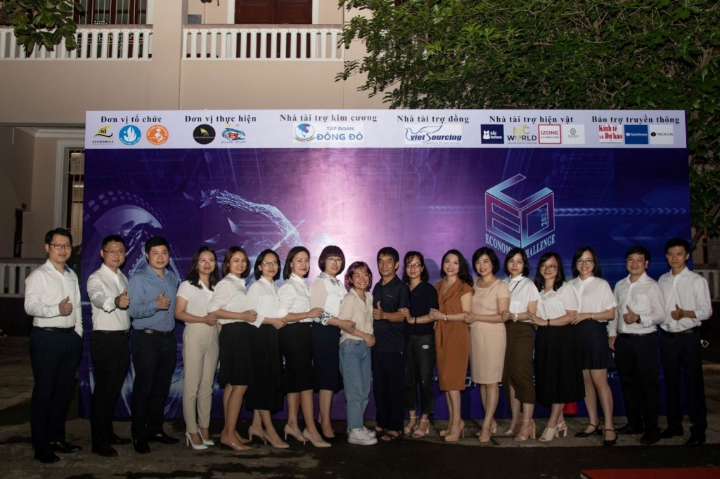 “Bùng nổ” đêm chung kết cuộc thi Economics Challenge 2022 “Bùng nổ” đêm chung kết cuộc thi Economics Challenge 2022
