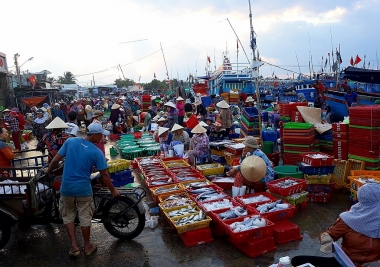 Thu hẹp khoảng cách phát triển thương mại ở miền núi, hải đảo với các vùng miền khác