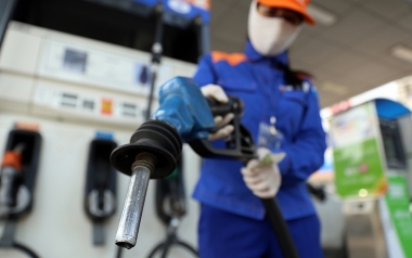 Chính phủ đề nghị Bộ Tài chính nghiên cứu, đề xuất giảm các loại thuế, phí liên quan đến xăng dầu