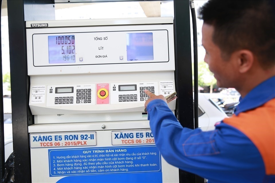 Giảm giá xăng, dầu từ 15h chiều nay