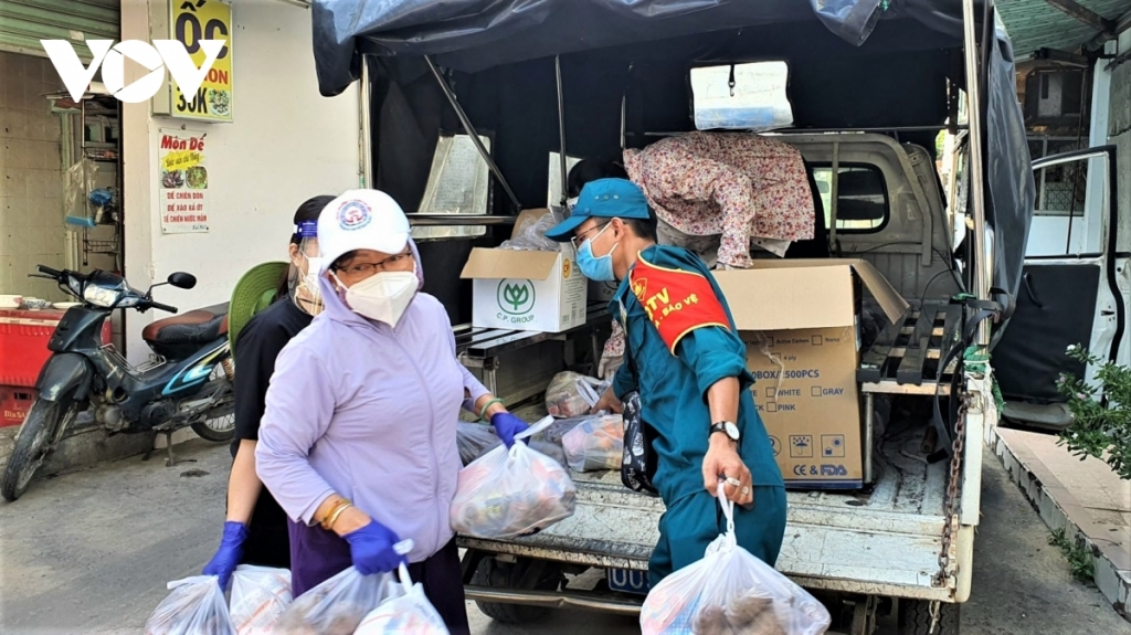 Đa dạng các mô hình chợ thời “giãn cách xã hội” Đa dạng các mô hình chợ thời “giãn cách xã hội”