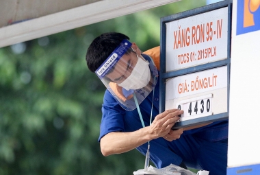 Xăng E5RON92 tăng 559 đồng/lít từ 15h00 hôm nay (ngày 10/11)