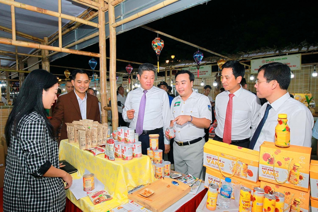 Đang diễn ra Hội chợ Đặc sản vùng miền Việt Nam 2022 Đang diễn ra Hội chợ Đặc sản vùng miền Việt Nam 2022
