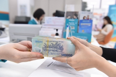 Những nhân tố ảnh hưởng đến khả năng tiếp cận vốn vay tín chấp của cán bộ công chức tại các ngân hàng thương mại tại Vĩnh Long