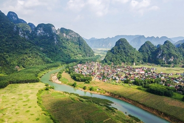 Các yếu tố ảnh hưởng đến thu nhập của các hộ dân kinh doanh du lịch khai thác văn hóa địa phương tại làng Tân Hóa, tỉnh Quảng Trị